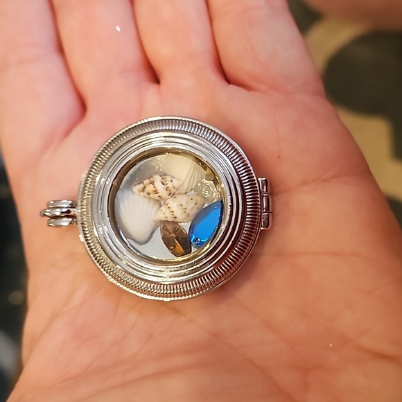 Silver Locket Pendant Interchangeable Contents - Picture 6 of 6